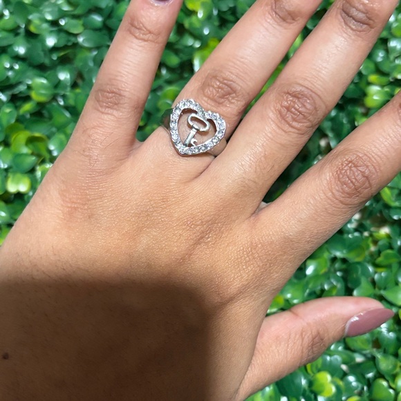 Ring - Picture 1 of 6